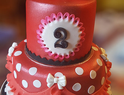 MINNIE MOUSE RED CAKE